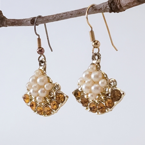 Pearl Cluster with Amber Rhinestone Dangly Earrings - Picture 3 of 7